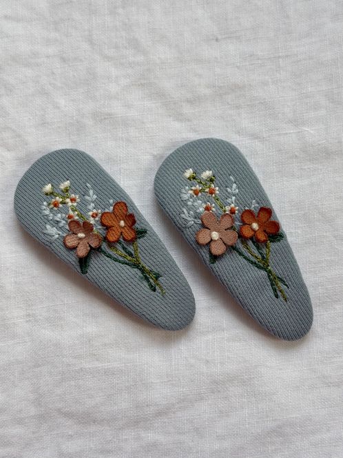 Hovedbilde Broderte hårspenner - blå