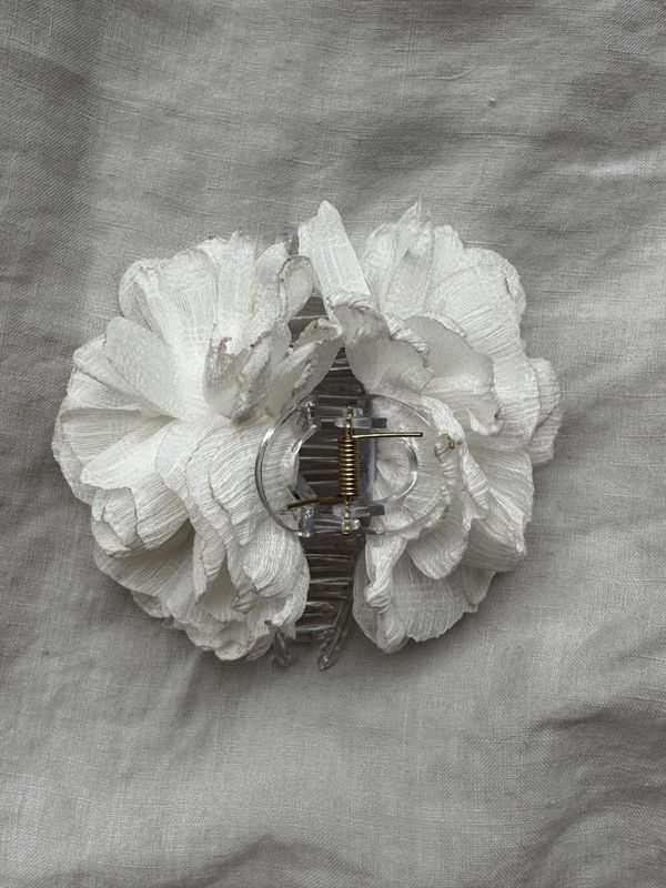 Hvit klype med blomst