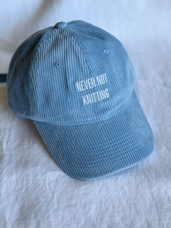Kordfløyel caps -Never not knitting - Lysblå