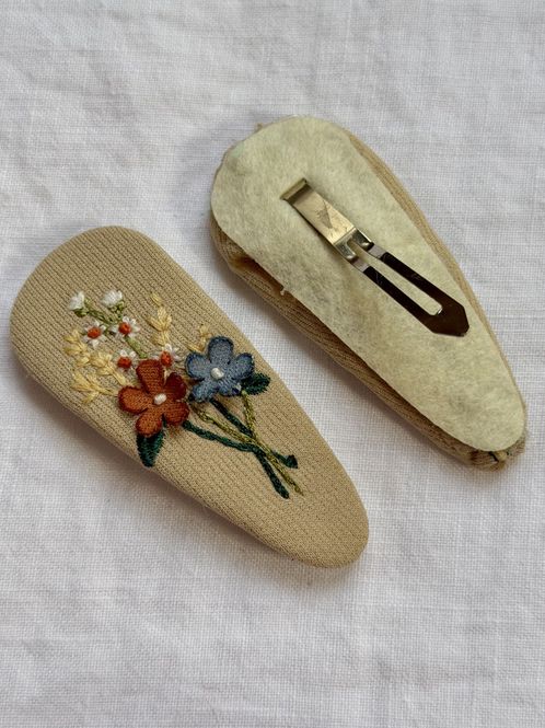 Hovedbilde Broderte hårspenner - beige - par