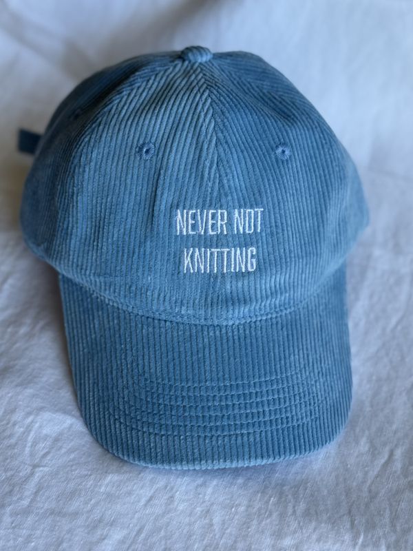 Kordfløyel caps -Never not knitting - Lysblå