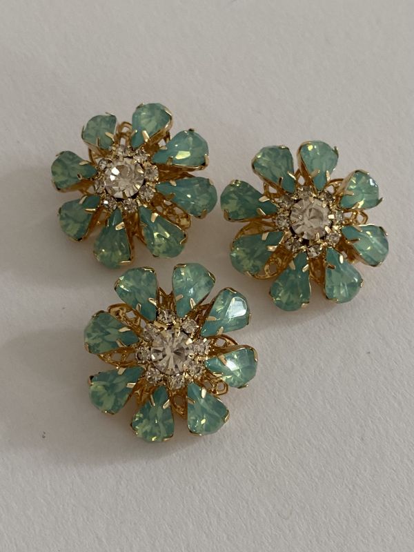 Mintgrønne blomsterknapper - 26 mm