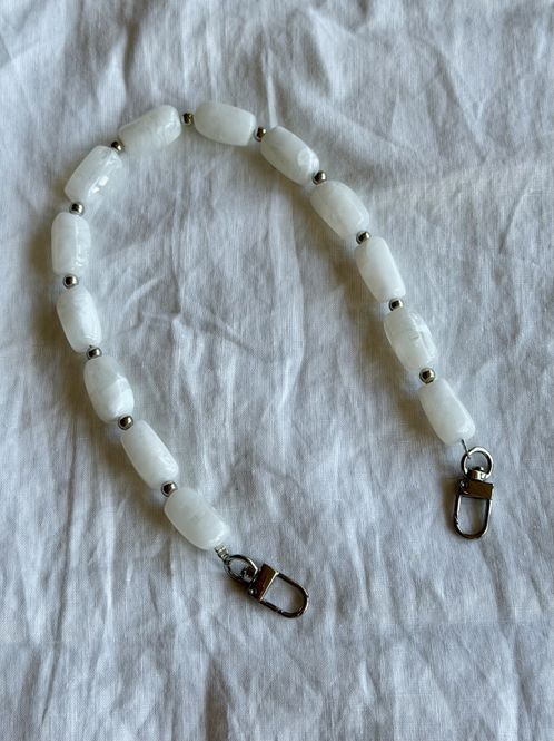 Hovedbilde Avlange perler på en snor - kritt