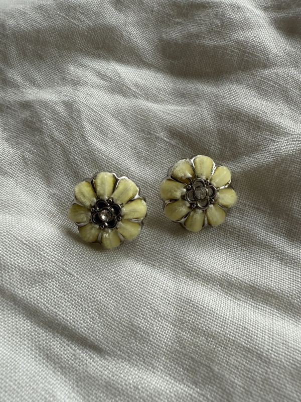 Blomsteknapper i fløyel